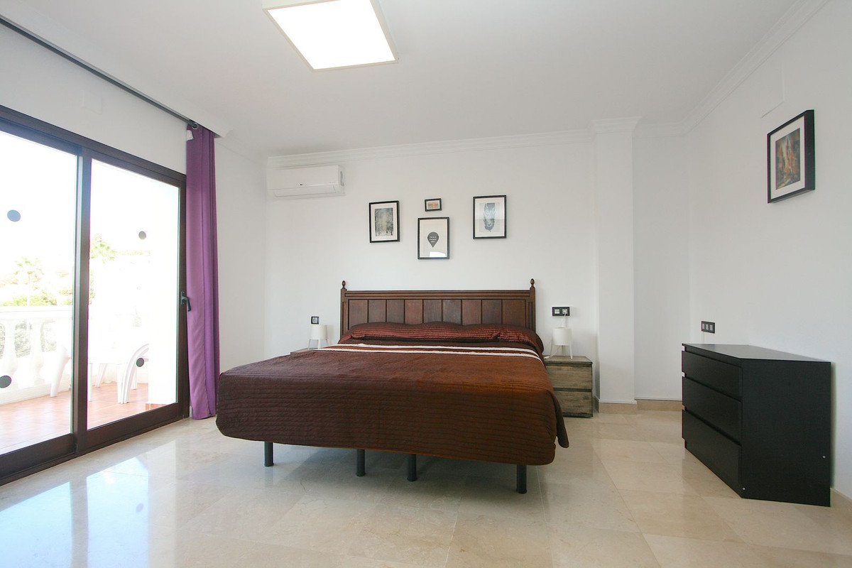 8 Bed Townhouse for sale in Sierrezuela Costa Del Sol, Málaga, Spain