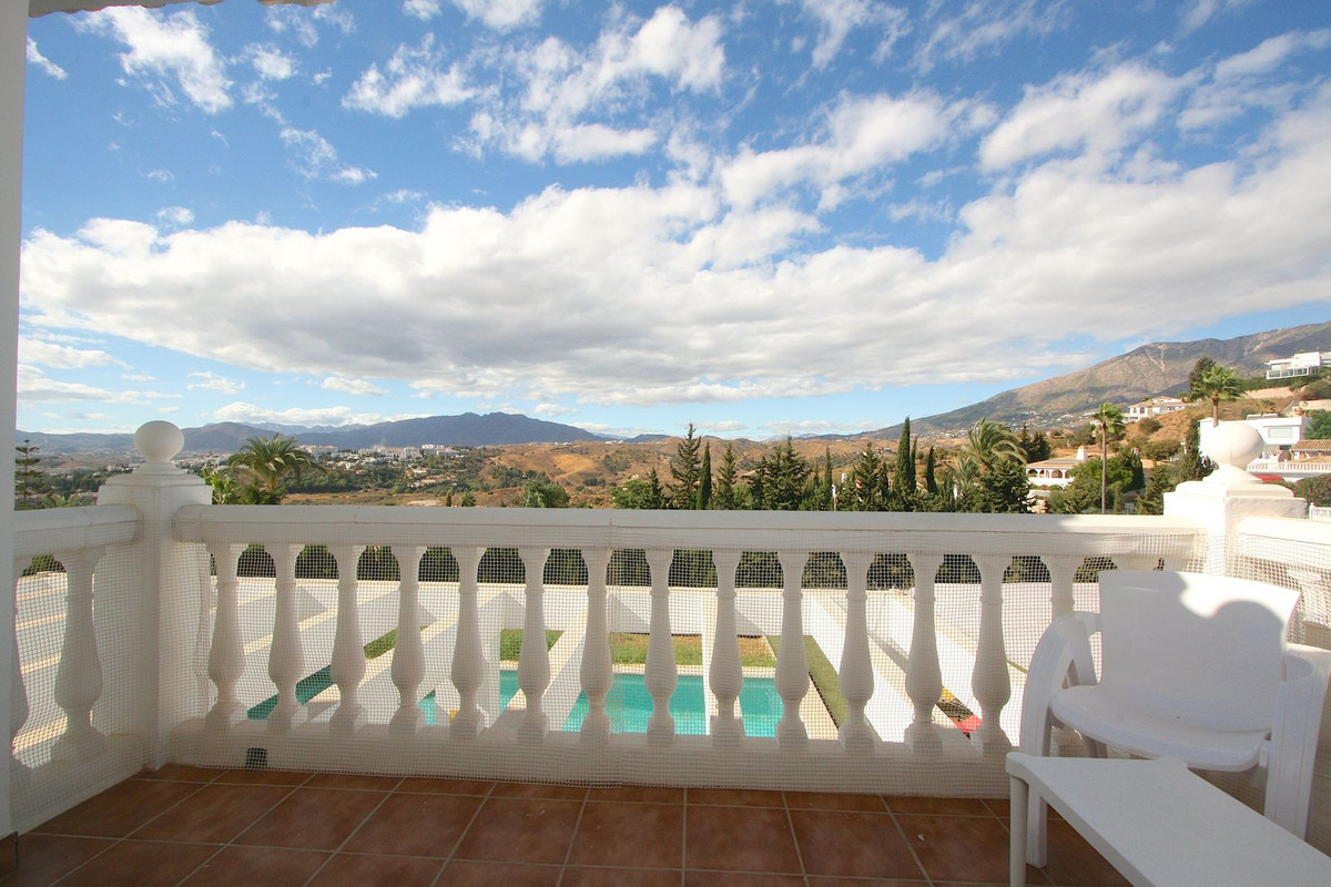 8 Bed Townhouse for sale in Sierrezuela Costa Del Sol, Málaga, Spain