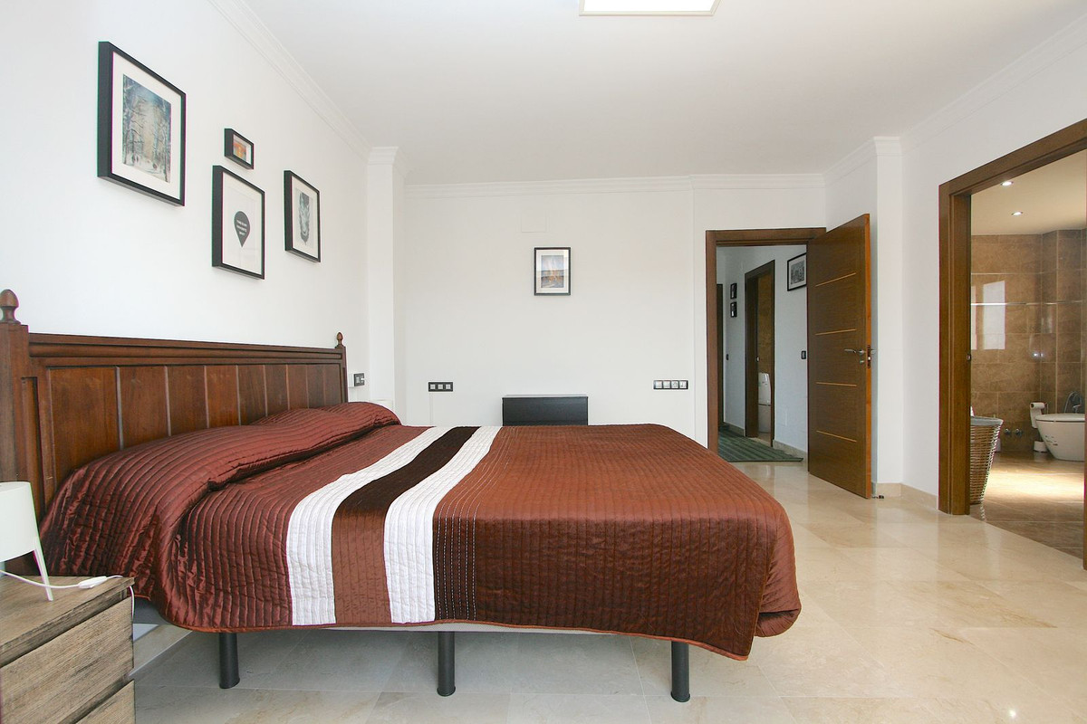 8 Bed Townhouse for sale in Sierrezuela Costa Del Sol, Málaga, Spain