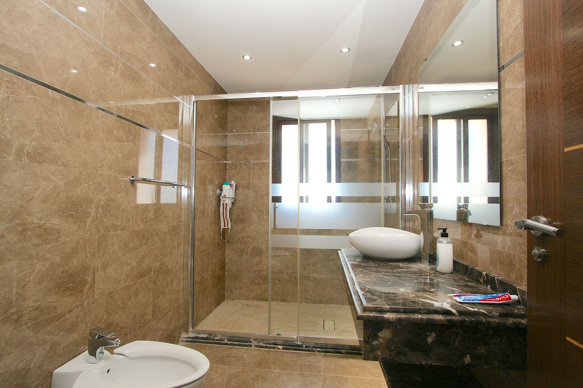 8 Bed Townhouse for sale in Sierrezuela Costa Del Sol, Málaga, Spain