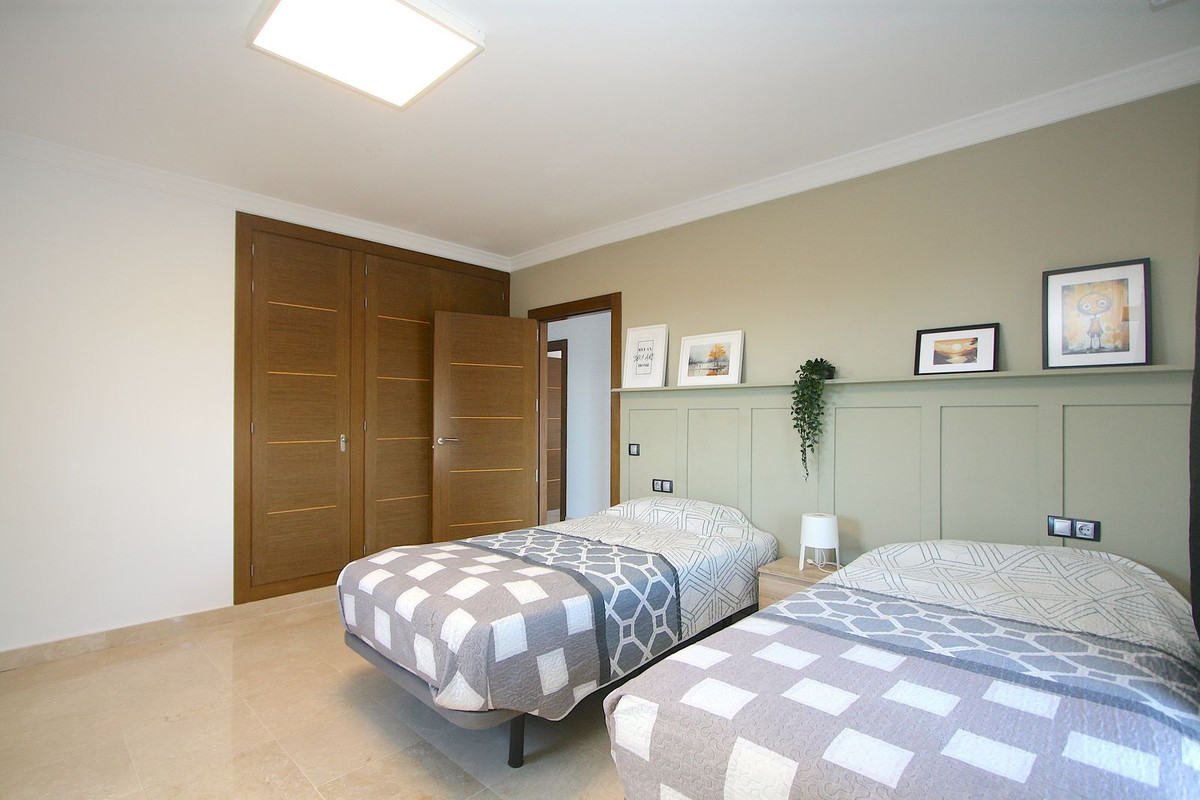 8 Bed Townhouse for sale in Sierrezuela Costa Del Sol, Málaga, Spain