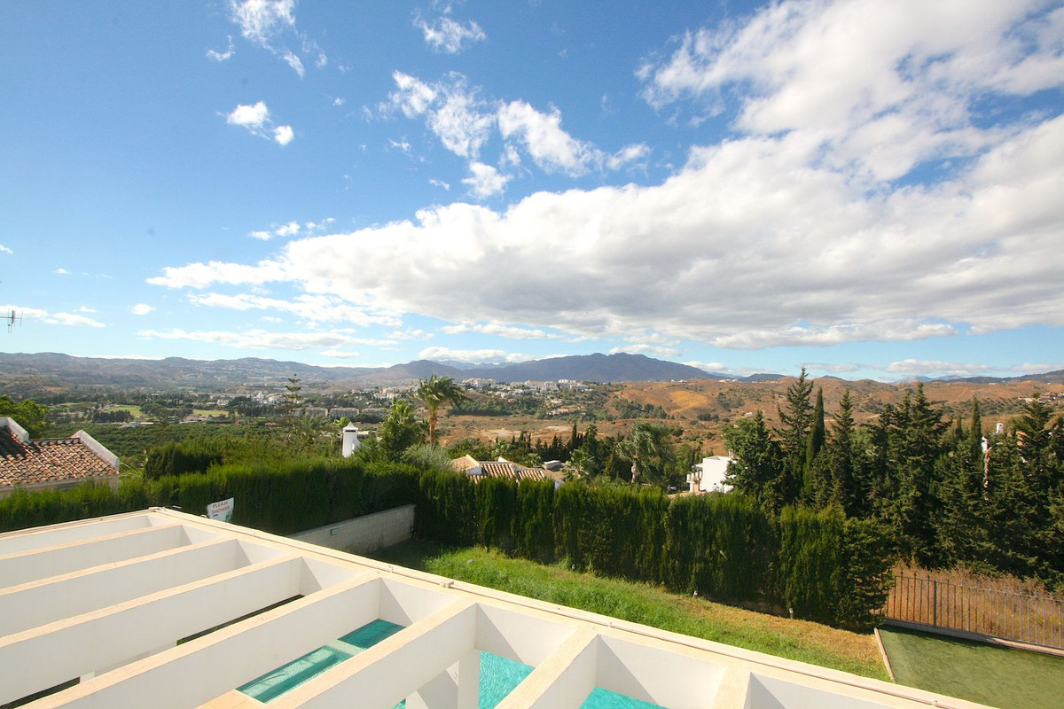 8 Bed Townhouse for sale in Sierrezuela Costa Del Sol, Málaga, Spain
