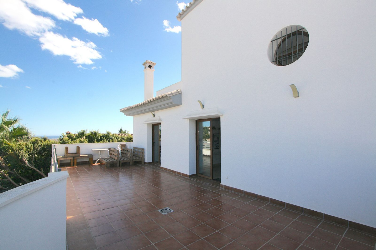 8 Bed Townhouse for sale in Sierrezuela Costa Del Sol, Málaga, Spain