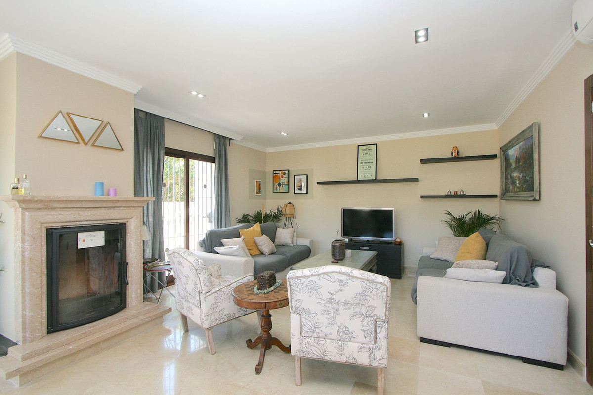 8 Bed Townhouse for sale in Sierrezuela Costa Del Sol, Málaga, Spain