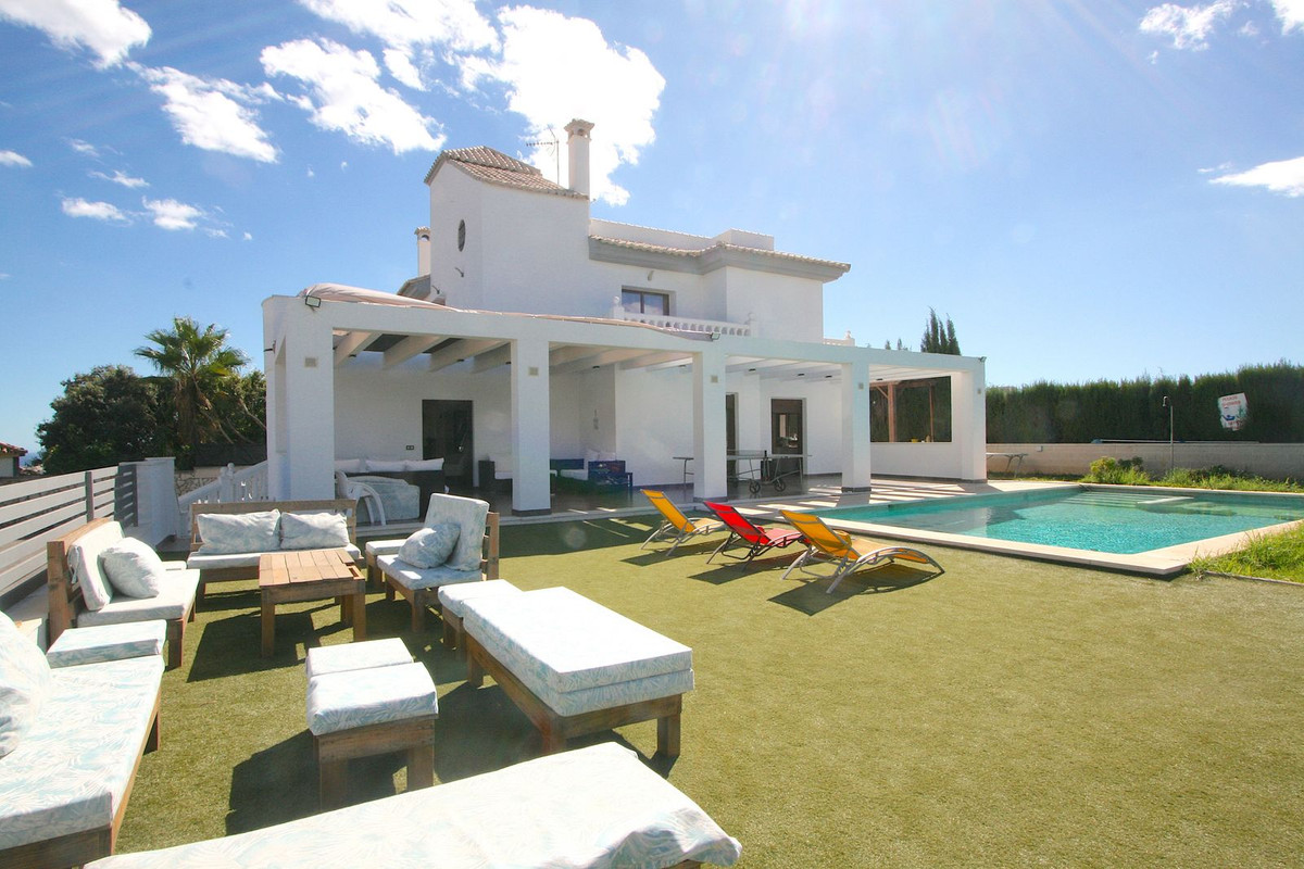 8 Bed Townhouse for sale in Sierrezuela Costa Del Sol, Málaga, Spain