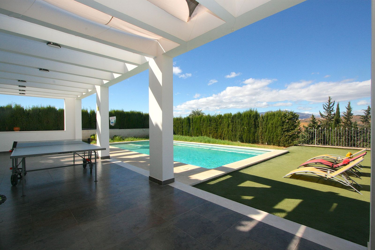8 Bed Townhouse for sale in Sierrezuela Costa Del Sol, Málaga, Spain