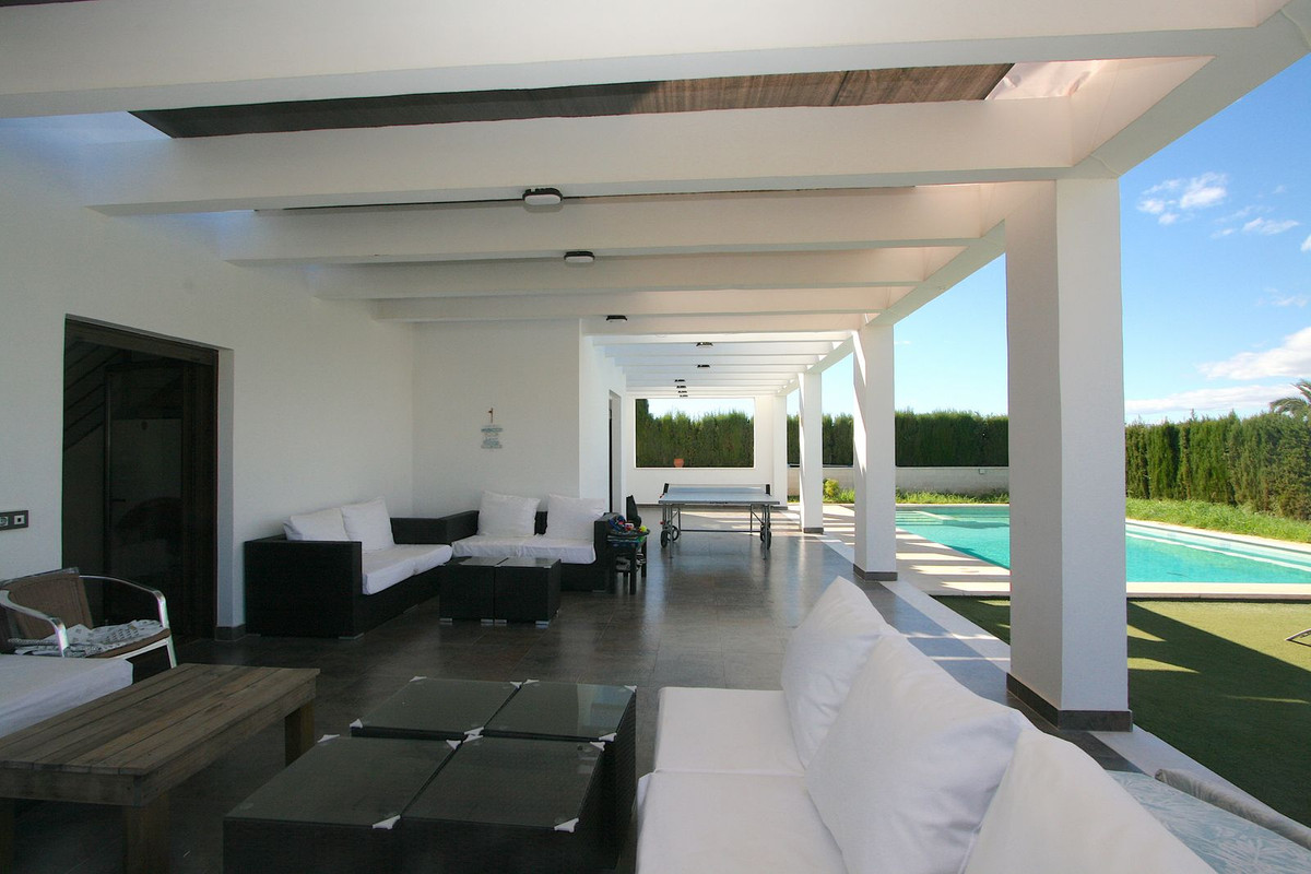 8 Bed Townhouse for sale in Sierrezuela Costa Del Sol, Málaga, Spain