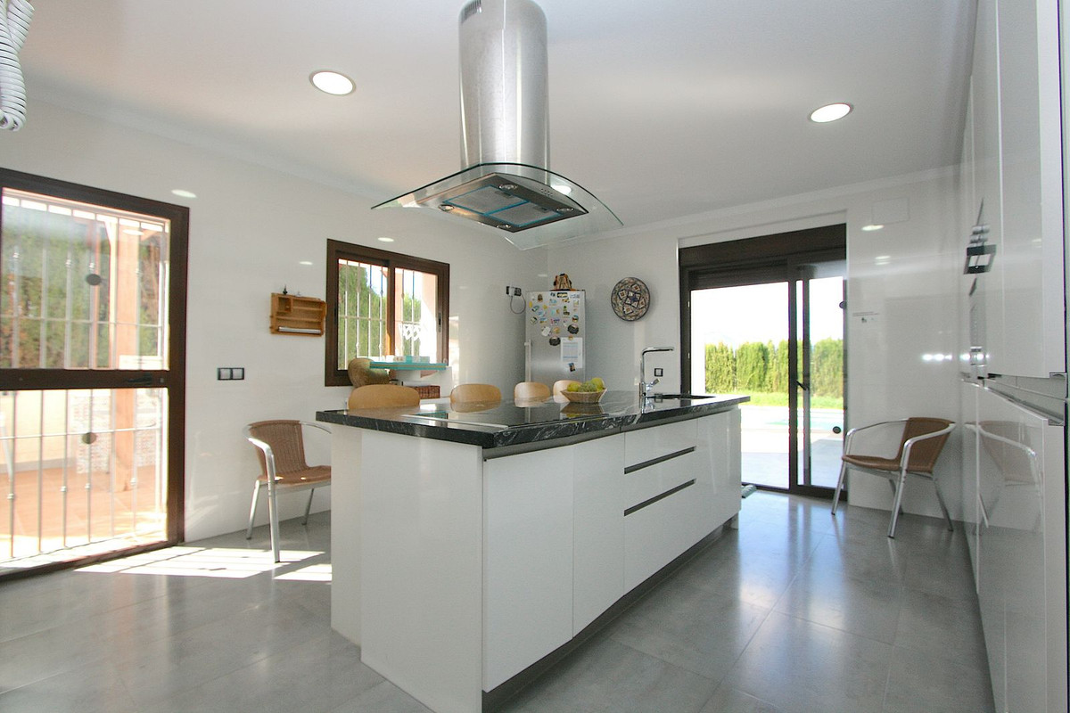 8 Bed Townhouse for sale in Sierrezuela Costa Del Sol, Málaga, Spain