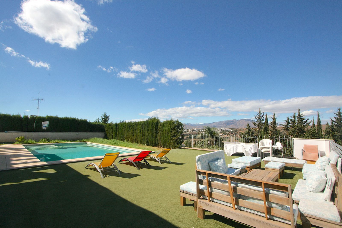 8 Bed Townhouse for sale in Sierrezuela Costa Del Sol, Málaga, Spain