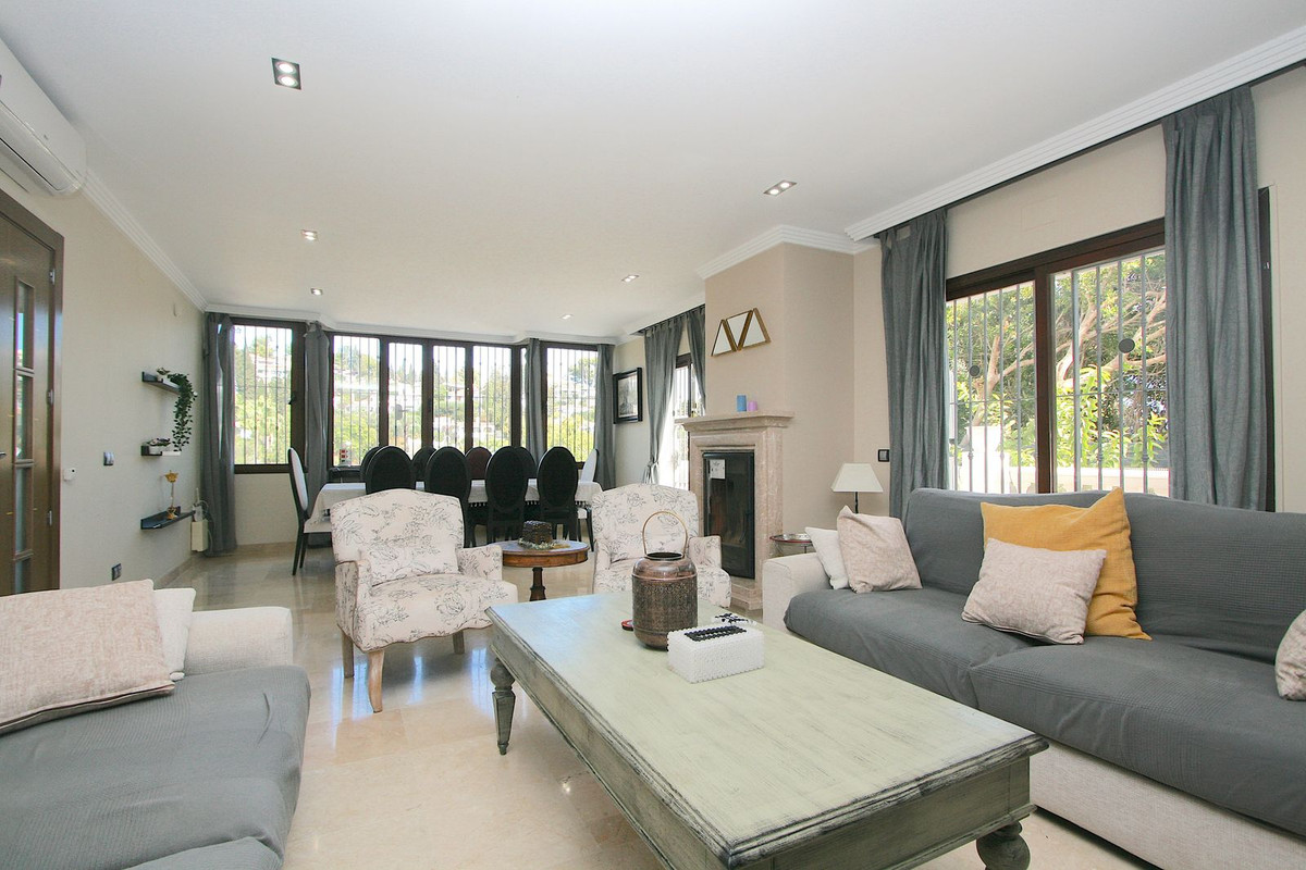 8 Bed Townhouse for sale in Sierrezuela Costa Del Sol, Málaga, Spain