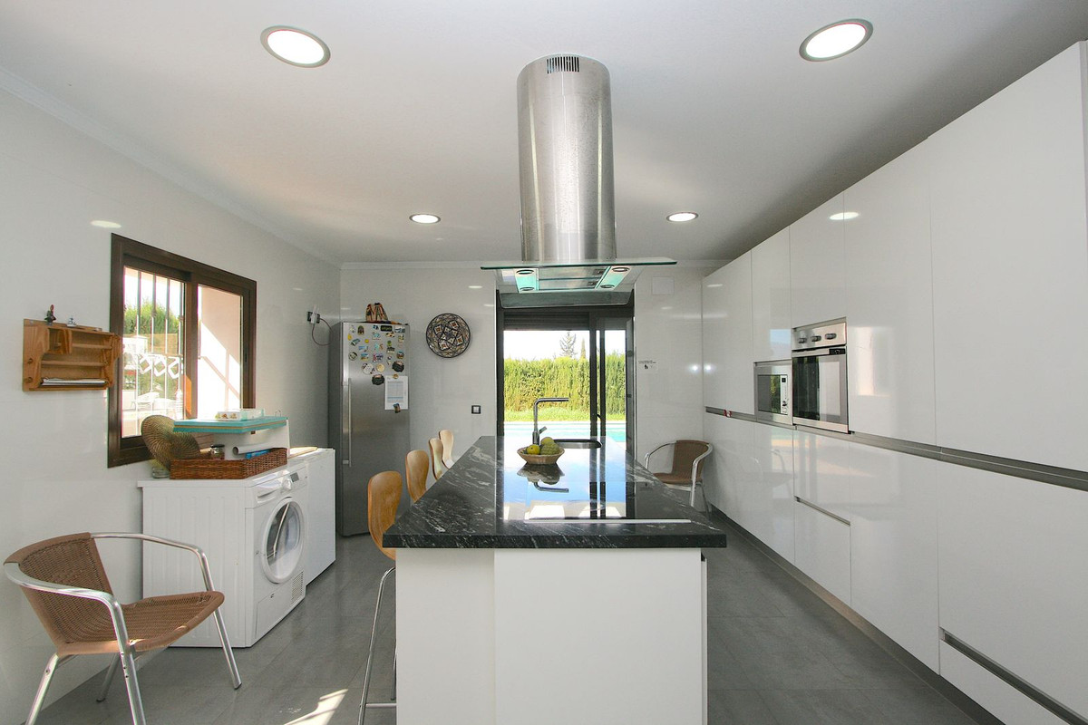 8 Bed Townhouse for sale in Sierrezuela Costa Del Sol, Málaga, Spain