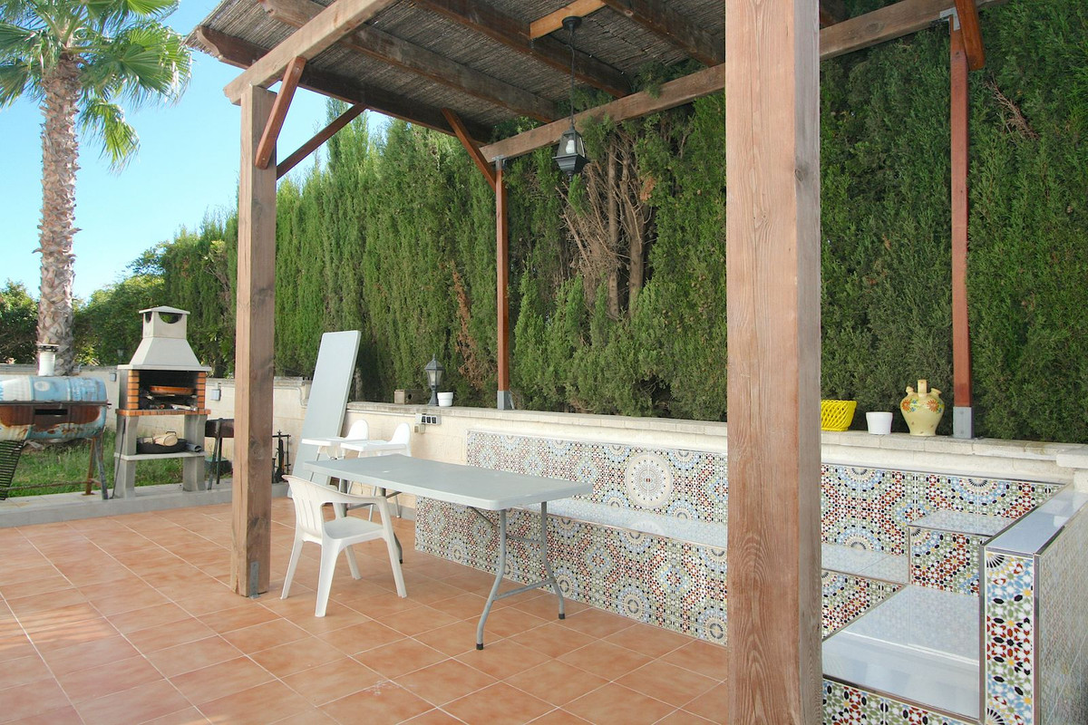 8 Bed Townhouse for sale in Sierrezuela Costa Del Sol, Málaga, Spain