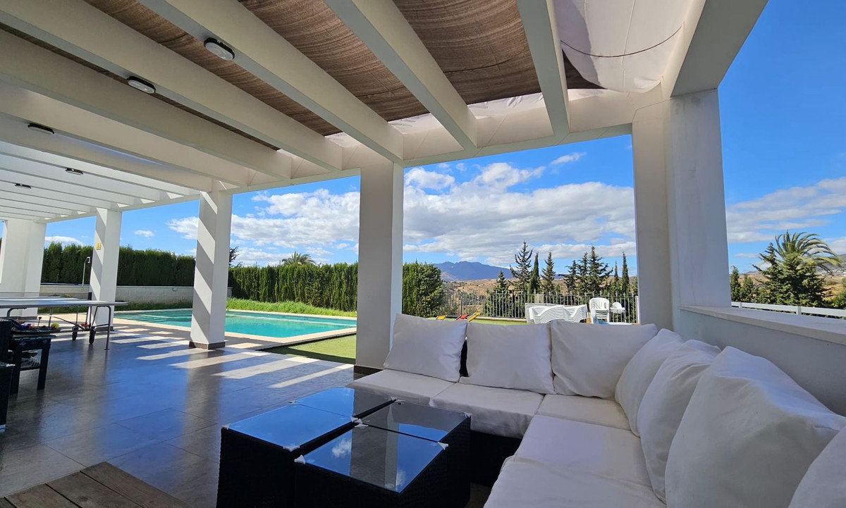 8 Bed Townhouse for sale in Sierrezuela Costa Del Sol, Málaga, Spain