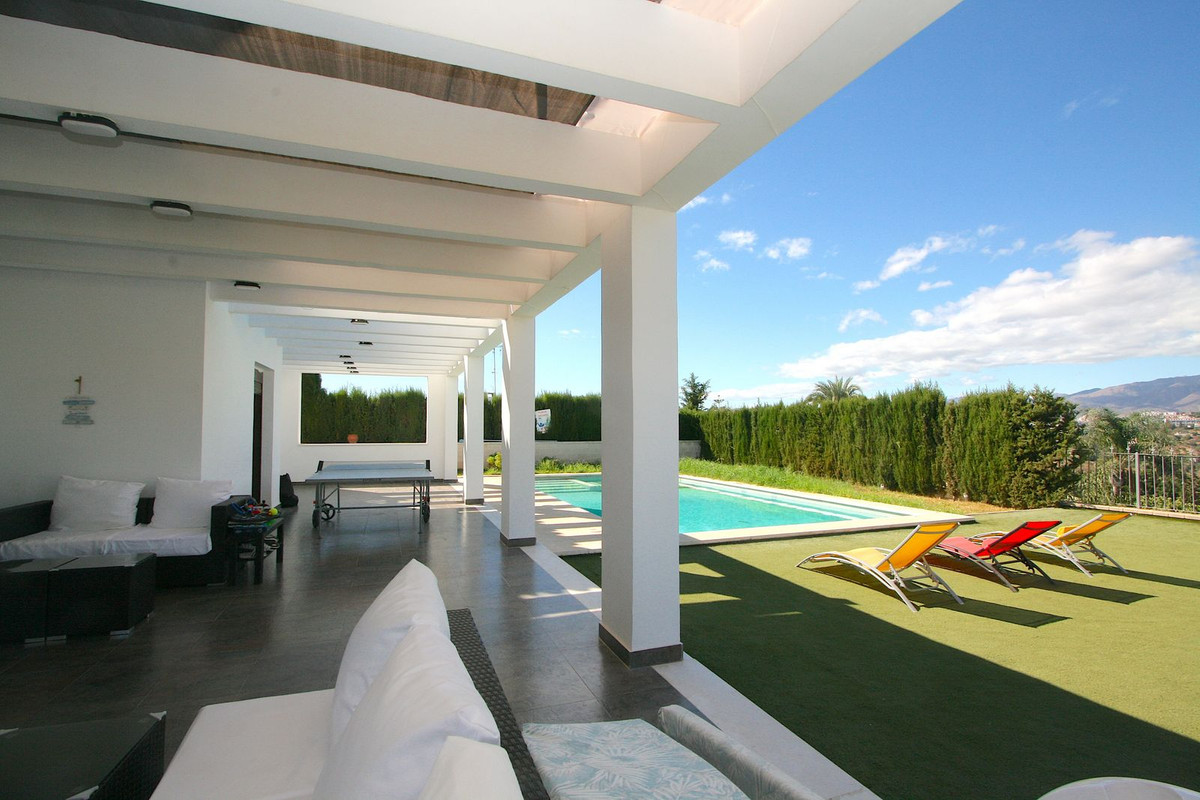 8 Bed Townhouse for sale in Sierrezuela Costa Del Sol, Málaga, Spain