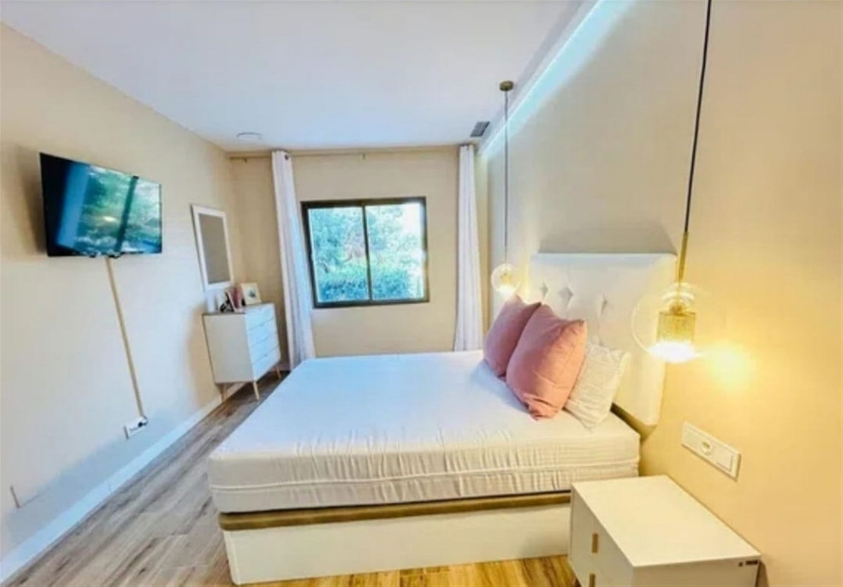2 Bed Apartment for sale in Nueva Andalucía Costa Del Sol, Málaga, Spain