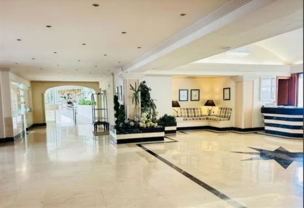 2 Bed Apartment for sale in Nueva Andalucía Costa Del Sol, Málaga, Spain