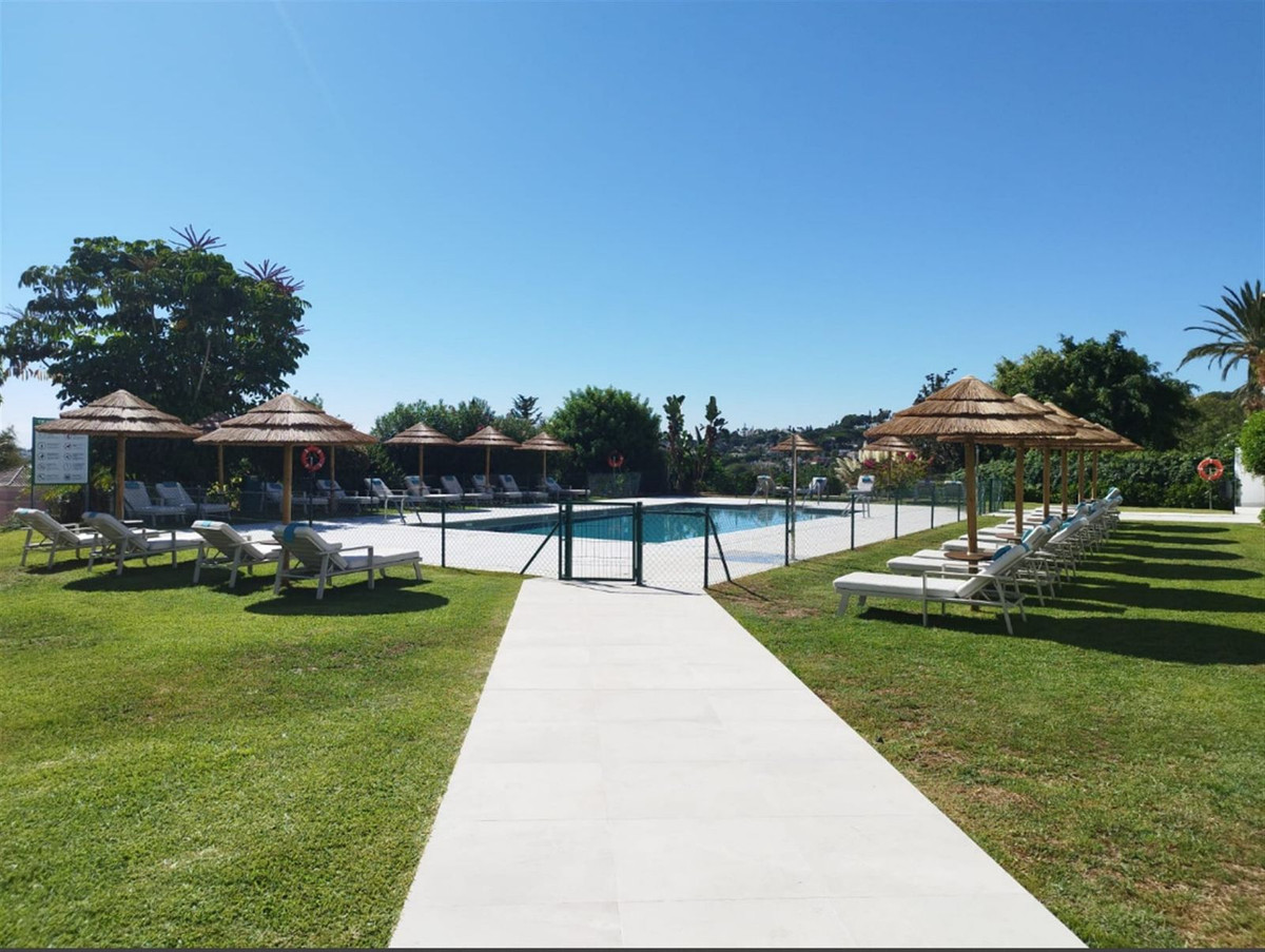 2 Bed Apartment for sale in Nueva Andalucía Costa Del Sol, Málaga, Spain
