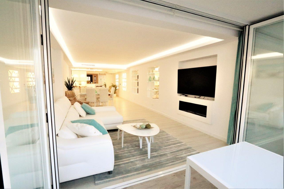 4 Bed Apartment for sale in Fuengirola Costa Del Sol, Málaga, Spain