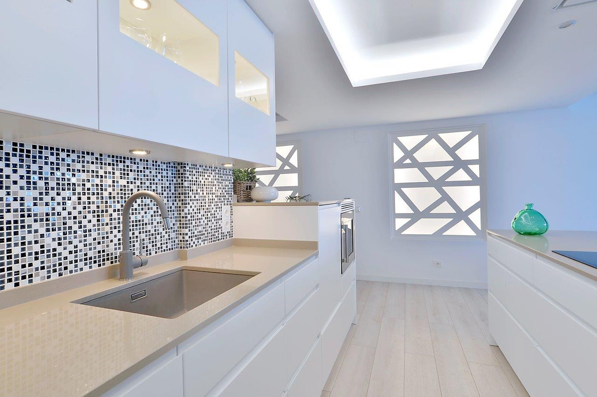 4 Bed Apartment for sale in Fuengirola Costa Del Sol, Málaga, Spain
