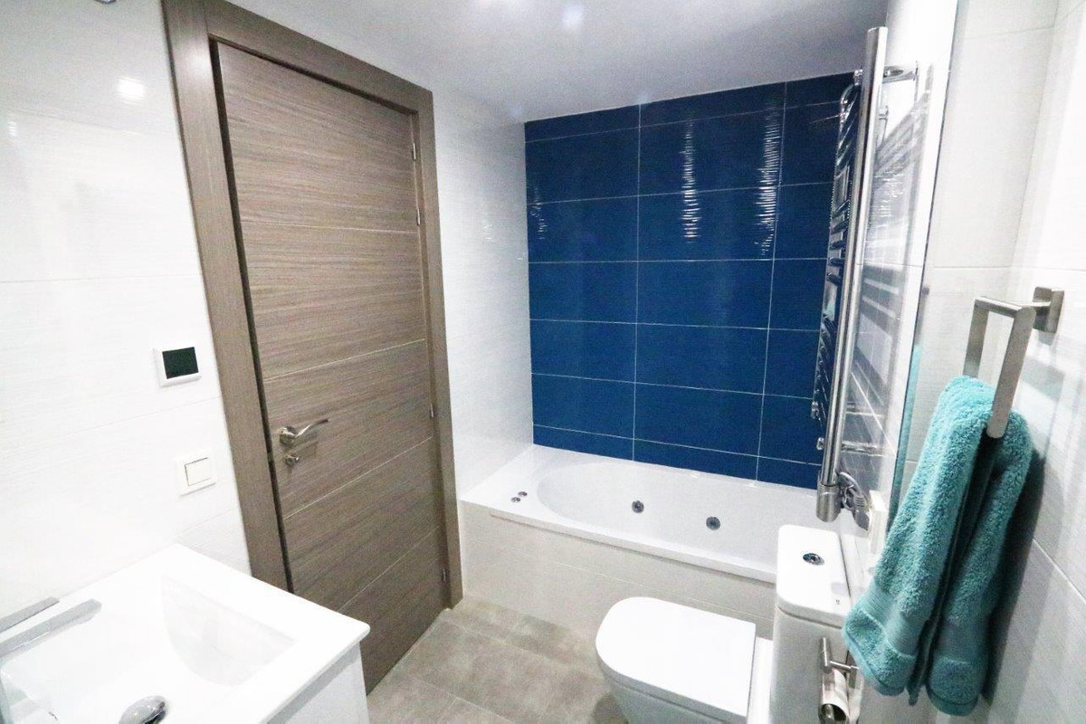4 Bed Apartment for sale in Fuengirola Costa Del Sol, Málaga, Spain
