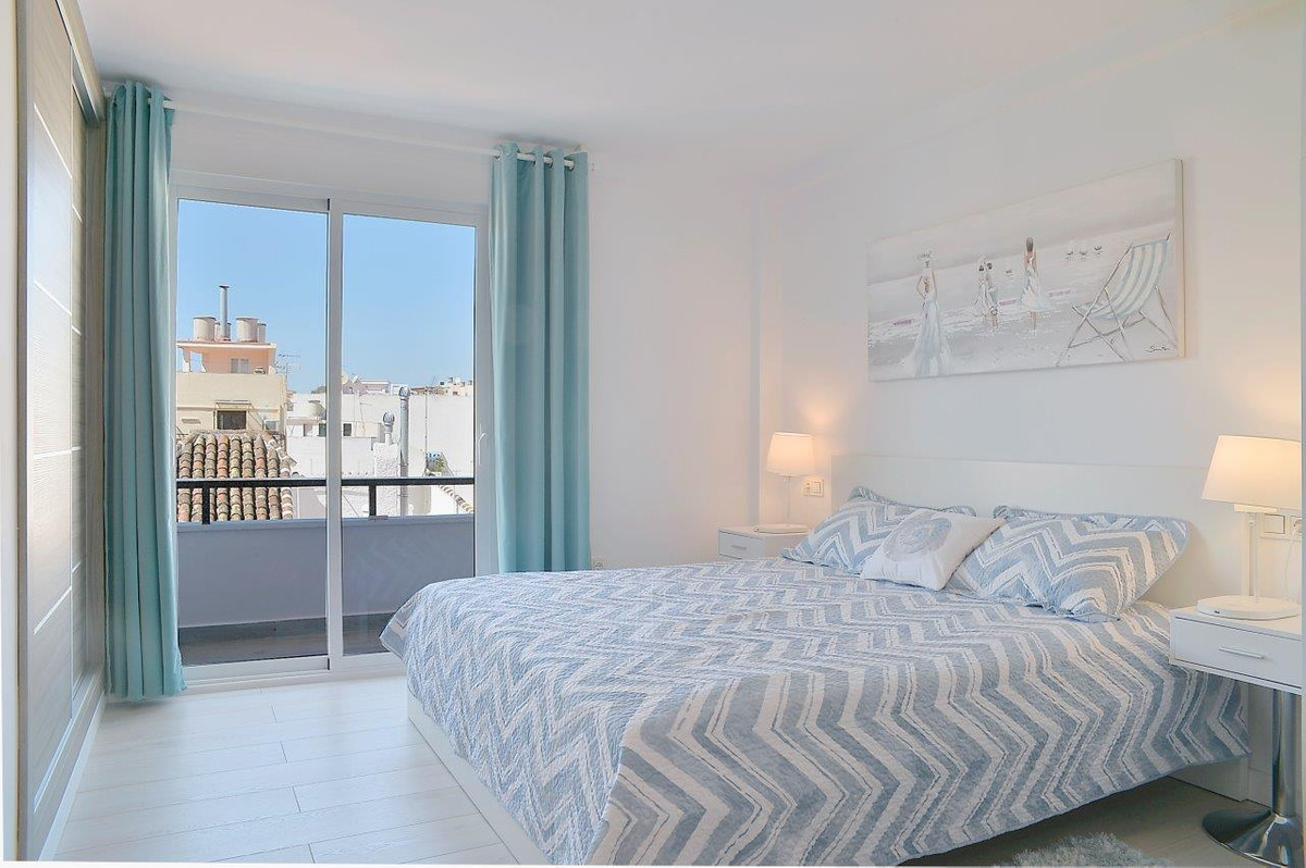4 Bed Apartment for sale in Fuengirola Costa Del Sol, Málaga, Spain