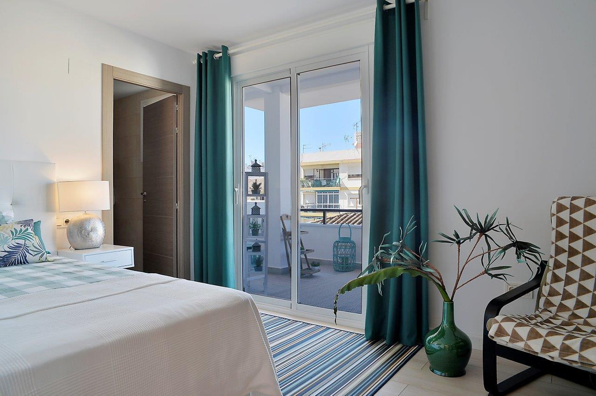 4 Bed Apartment for sale in Fuengirola Costa Del Sol, Málaga, Spain