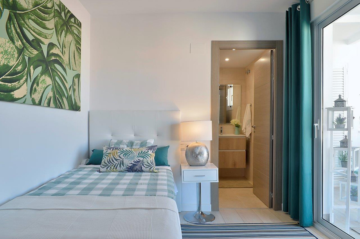 4 Bed Apartment for sale in Fuengirola Costa Del Sol, Málaga, Spain