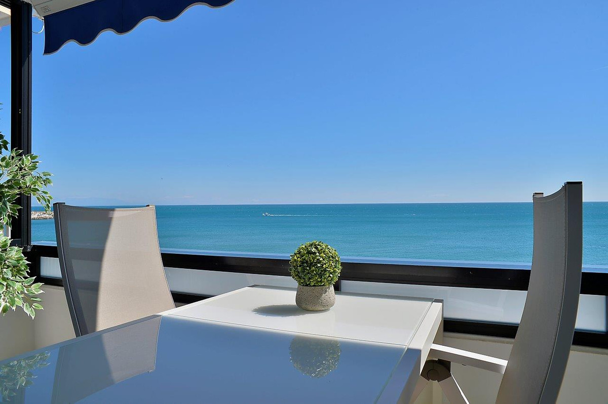 4 Bed Apartment for sale in Fuengirola Costa Del Sol, Málaga, Spain