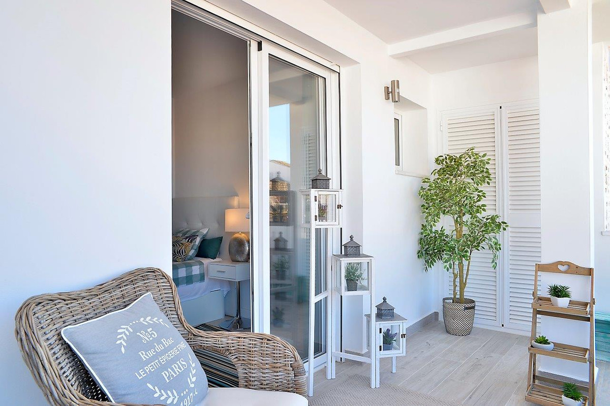4 Bed Apartment for sale in Fuengirola Costa Del Sol, Málaga, Spain