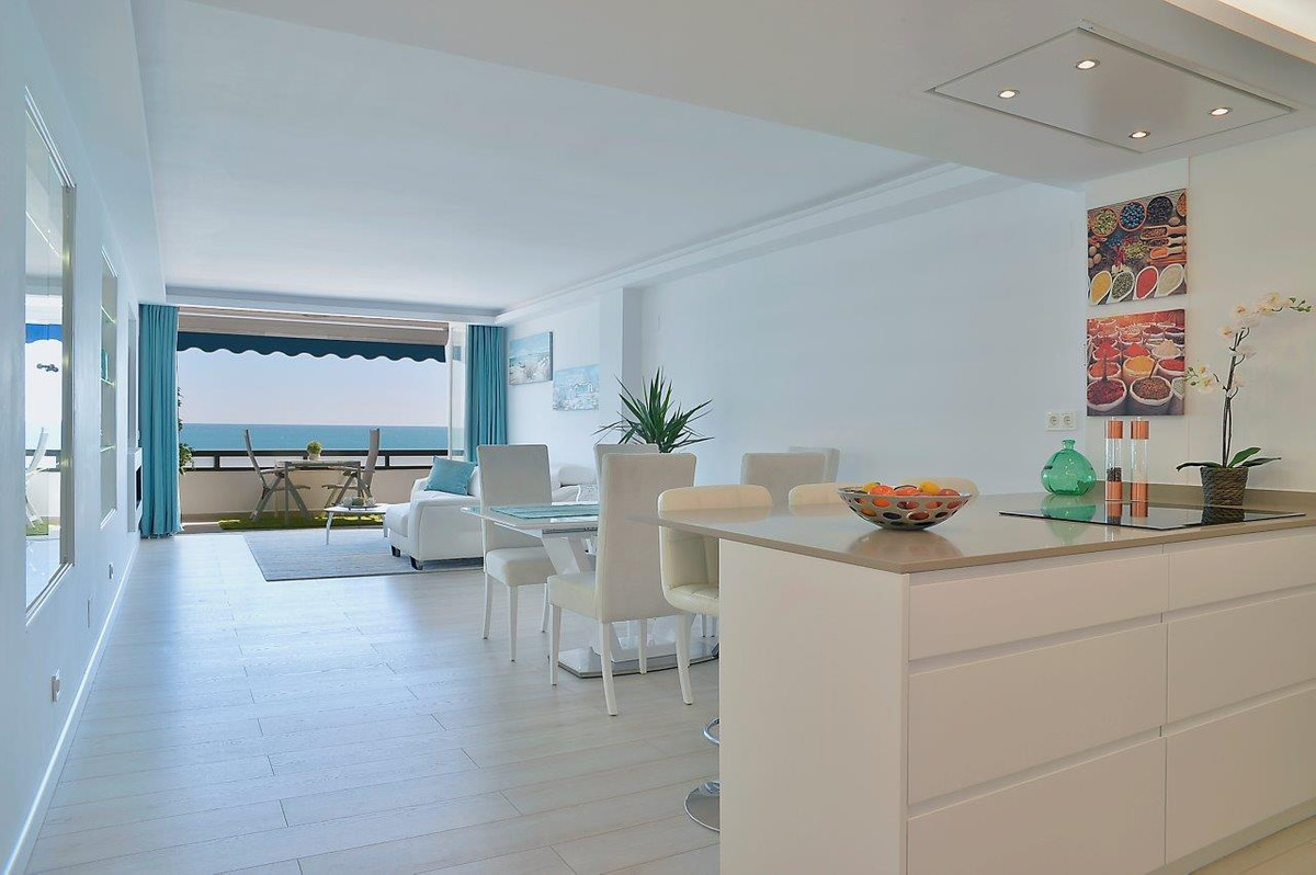 4 Bed Apartment for sale in Fuengirola Costa Del Sol, Málaga, Spain
