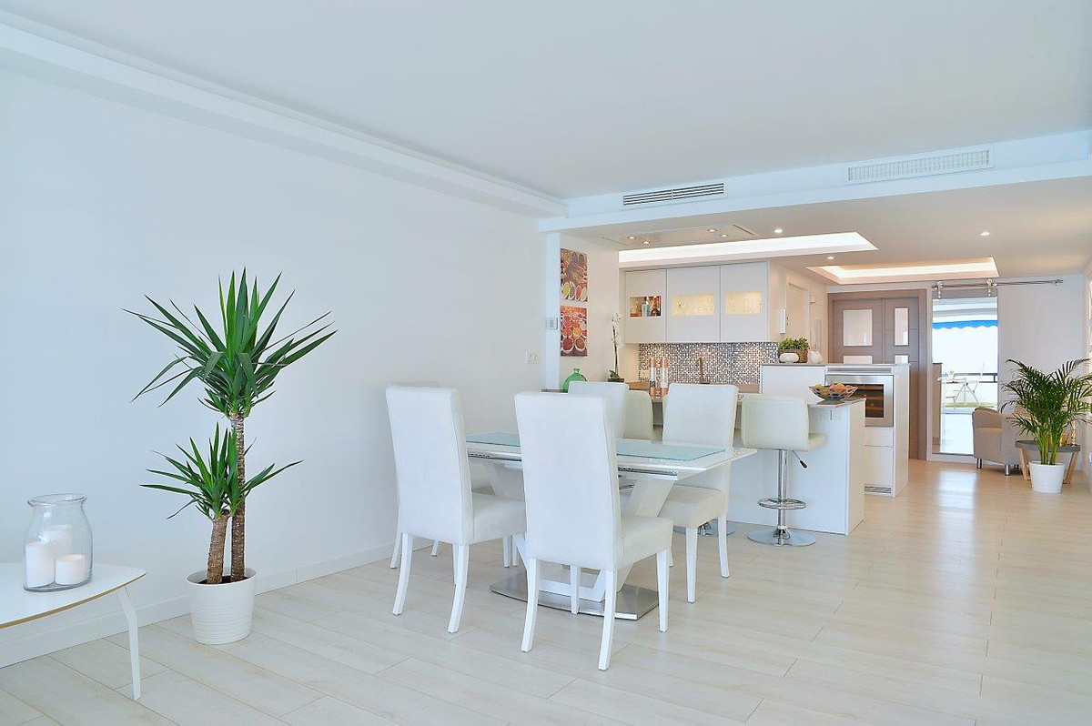 4 Bed Apartment for sale in Fuengirola Costa Del Sol, Málaga, Spain