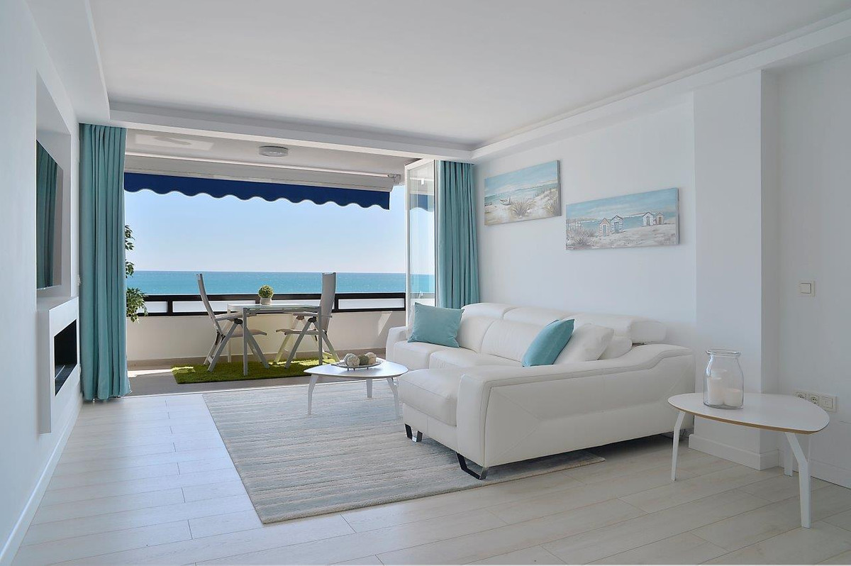 4 Bed Apartment for sale in Fuengirola Costa Del Sol, Málaga, Spain