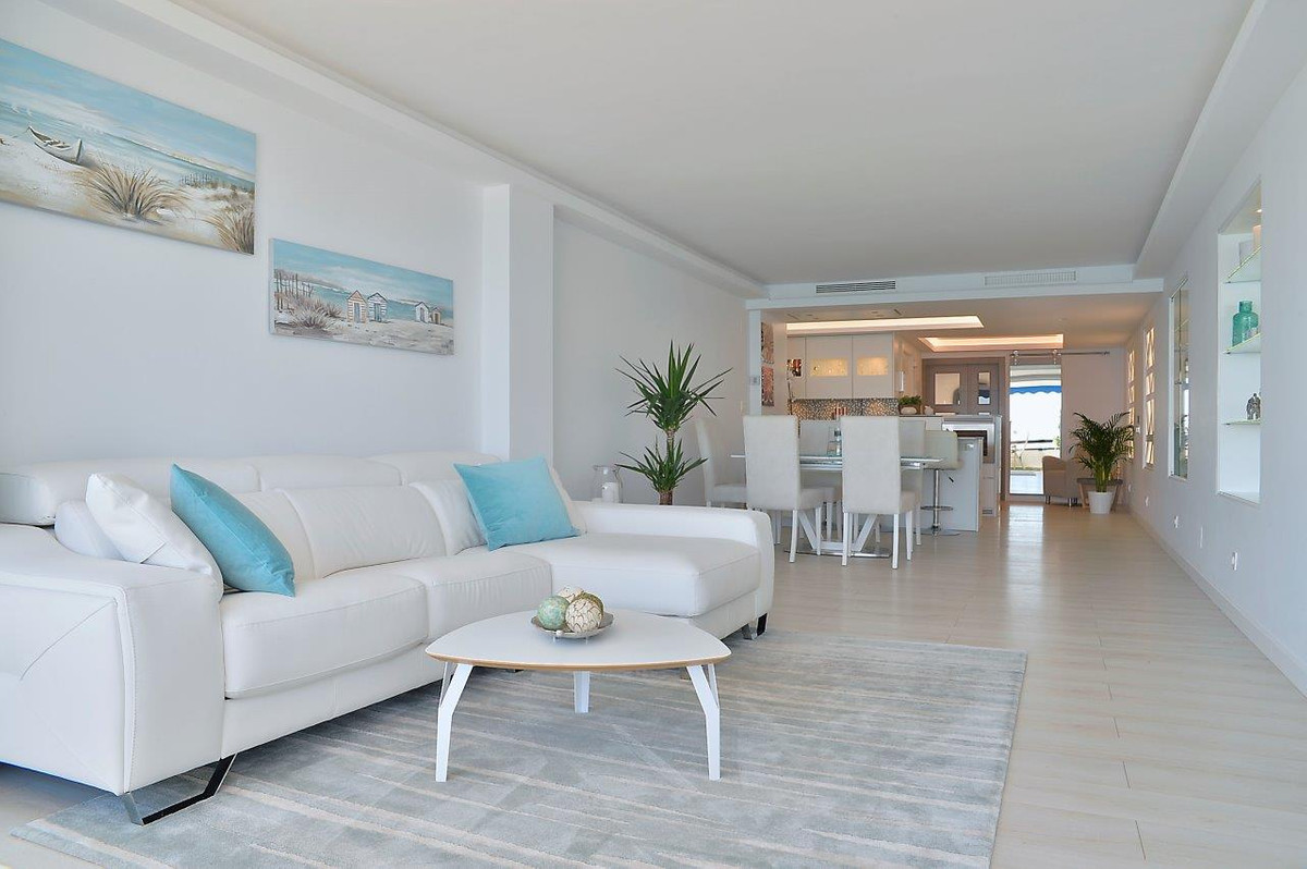 4 Bed Apartment for sale in Fuengirola Costa Del Sol, Málaga, Spain
