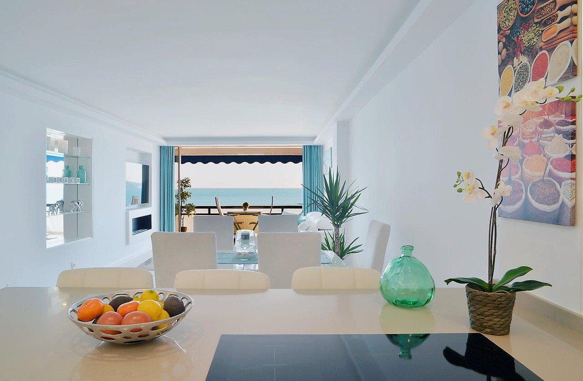 4 Bed Apartment for sale in Fuengirola Costa Del Sol, Málaga, Spain