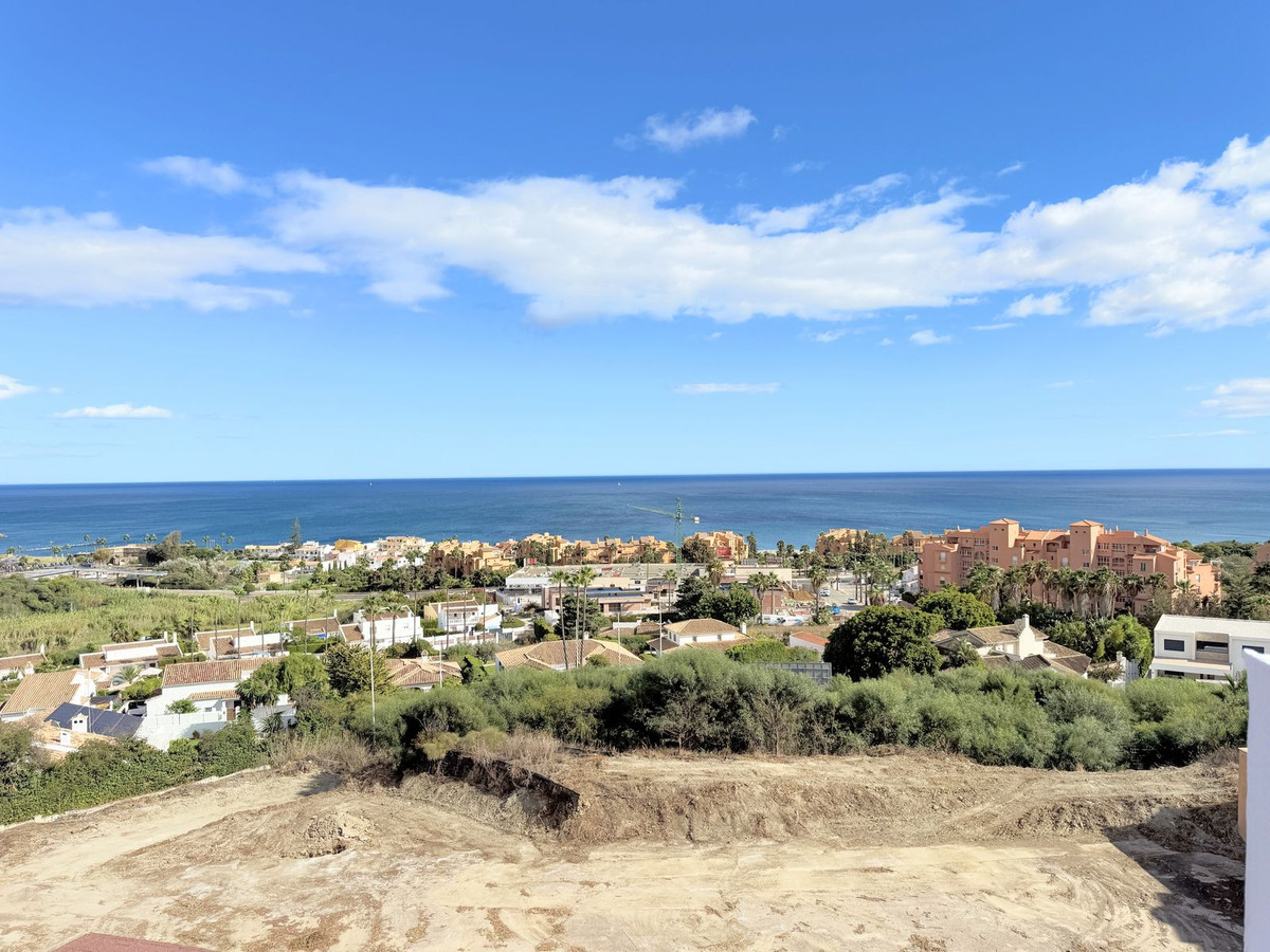 2 Bed Apartment for sale in La Duquesa Costa Del Sol, Málaga, Spain