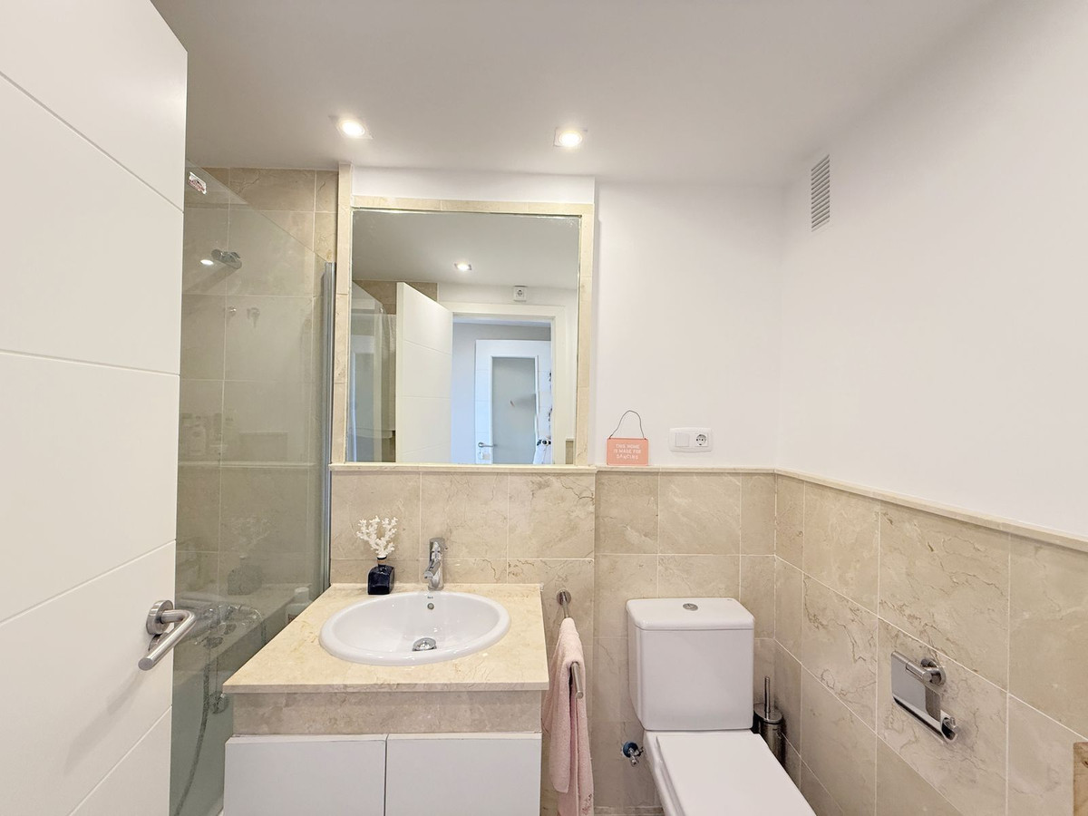 2 Bed Apartment for sale in La Duquesa Costa Del Sol, Málaga, Spain