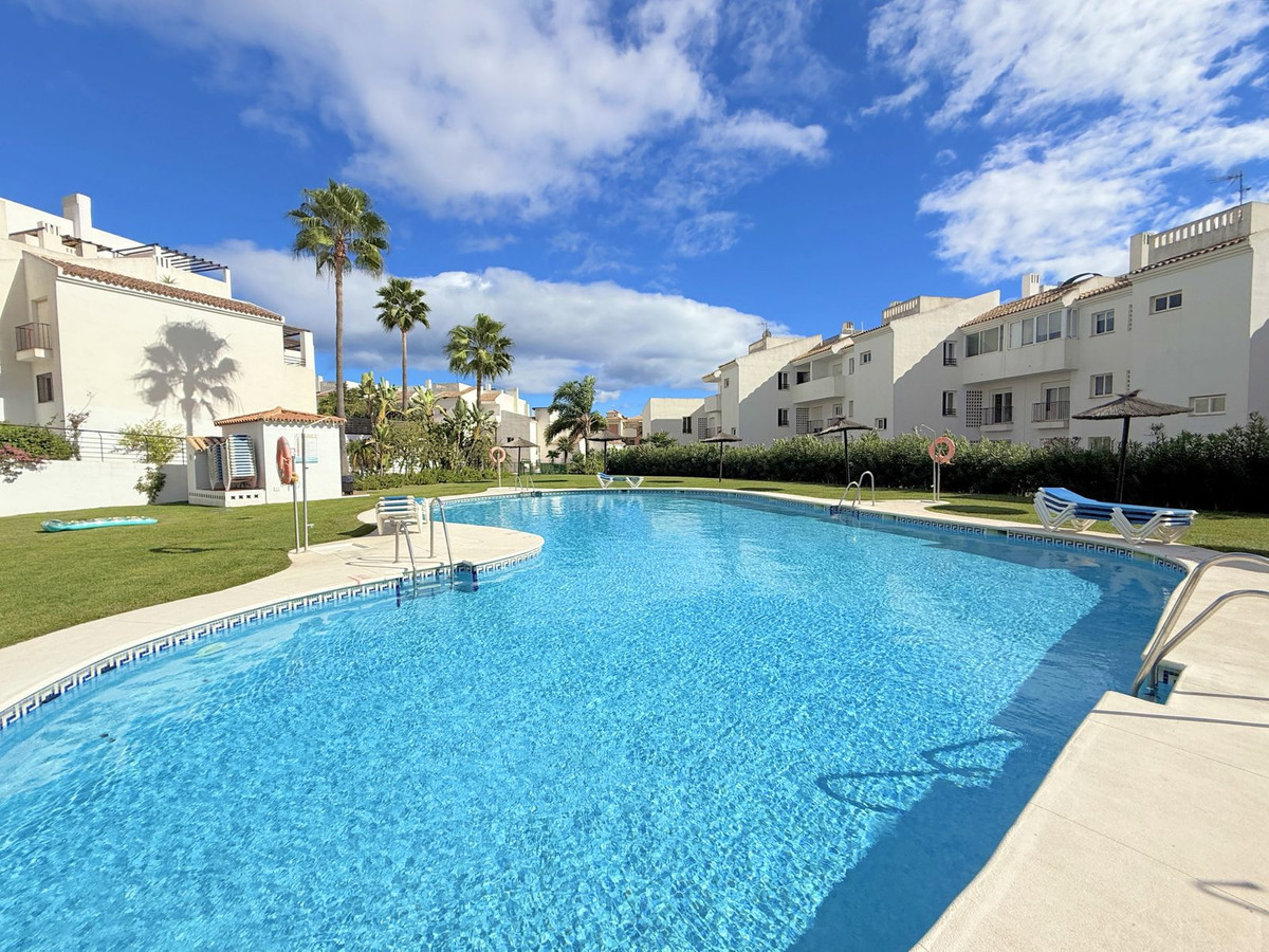 2 Bed Apartment for sale in La Duquesa Costa Del Sol, Málaga, Spain
