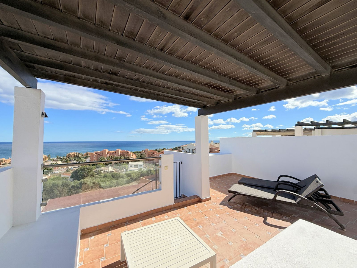 2 Bed Apartment for sale in La Duquesa Costa Del Sol, Málaga, Spain