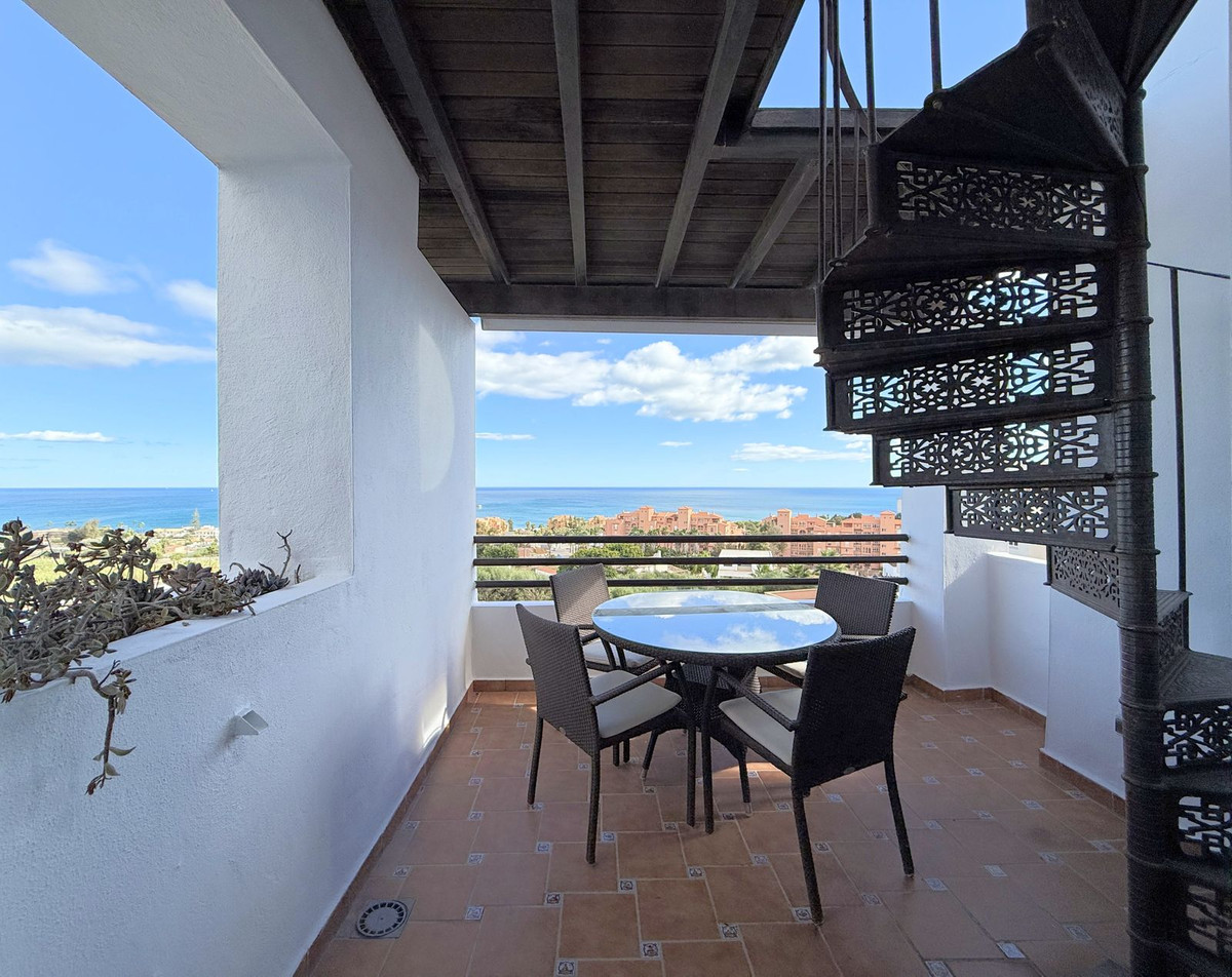 2 Bed Apartment for sale in La Duquesa Costa Del Sol, Málaga, Spain