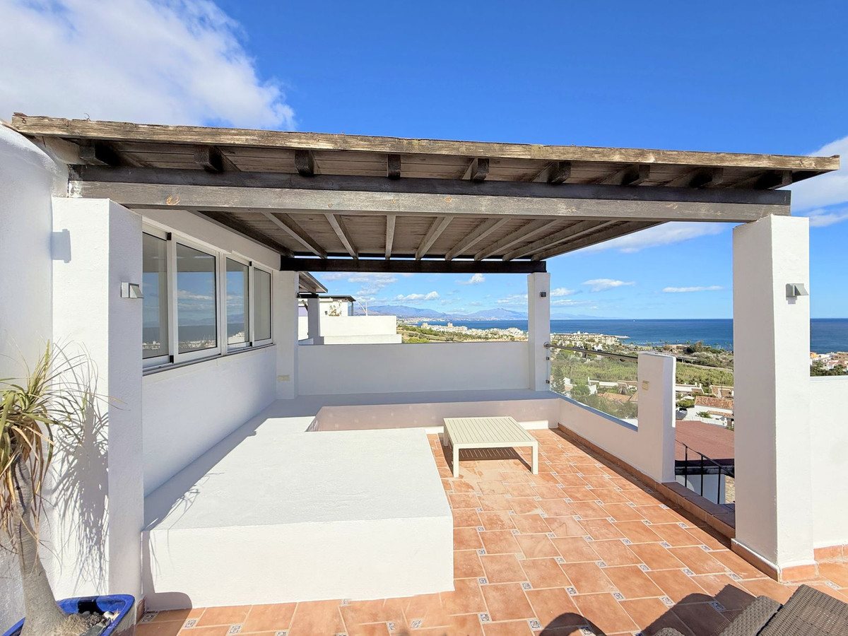 2 Bed Apartment for sale in La Duquesa Costa Del Sol, Málaga, Spain