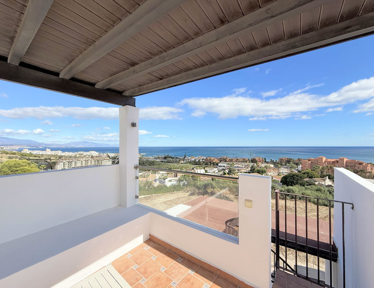 2 Bed Apartment for sale in La Duquesa Costa Del Sol, Málaga, Spain