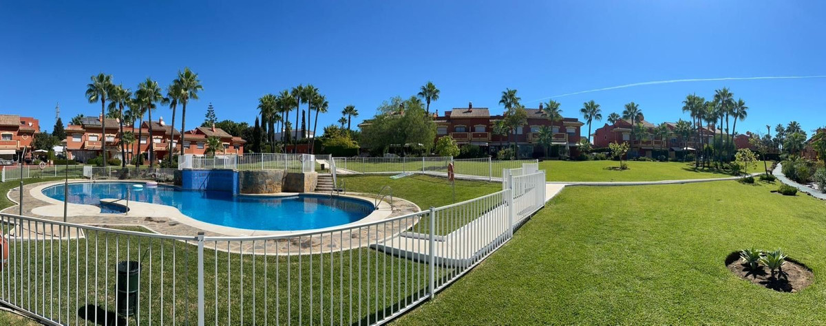 4 Bed Townhouse for sale in Benahavís Costa Del Sol, Málaga, Spain