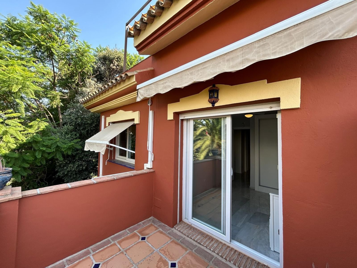 4 Bed Townhouse for sale in Benahavís Costa Del Sol, Málaga, Spain