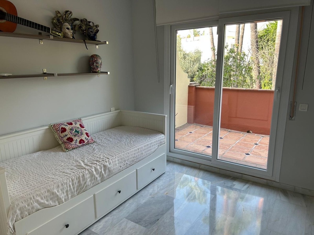 4 Bed Townhouse for sale in Benahavís Costa Del Sol, Málaga, Spain