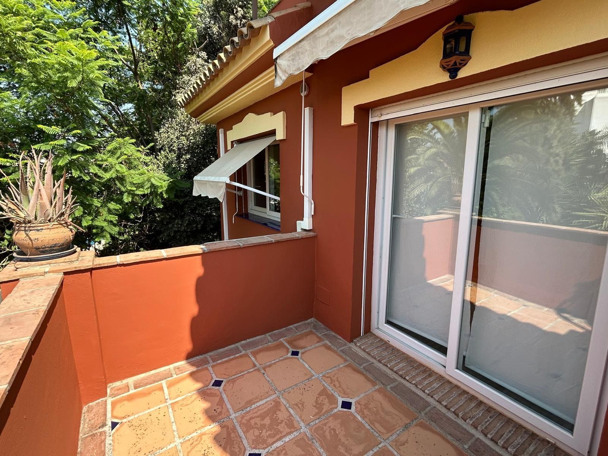4 Bed Townhouse for sale in Benahavís Costa Del Sol, Málaga, Spain