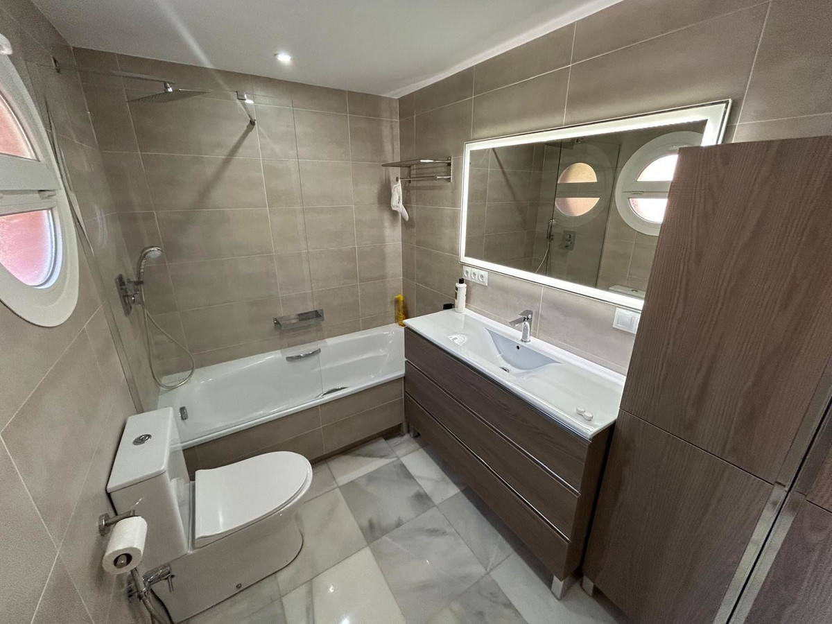 4 Bed Townhouse for sale in Benahavís Costa Del Sol, Málaga, Spain