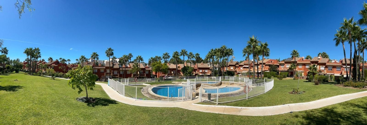 4 Bed Townhouse for sale in Benahavís Costa Del Sol, Málaga, Spain
