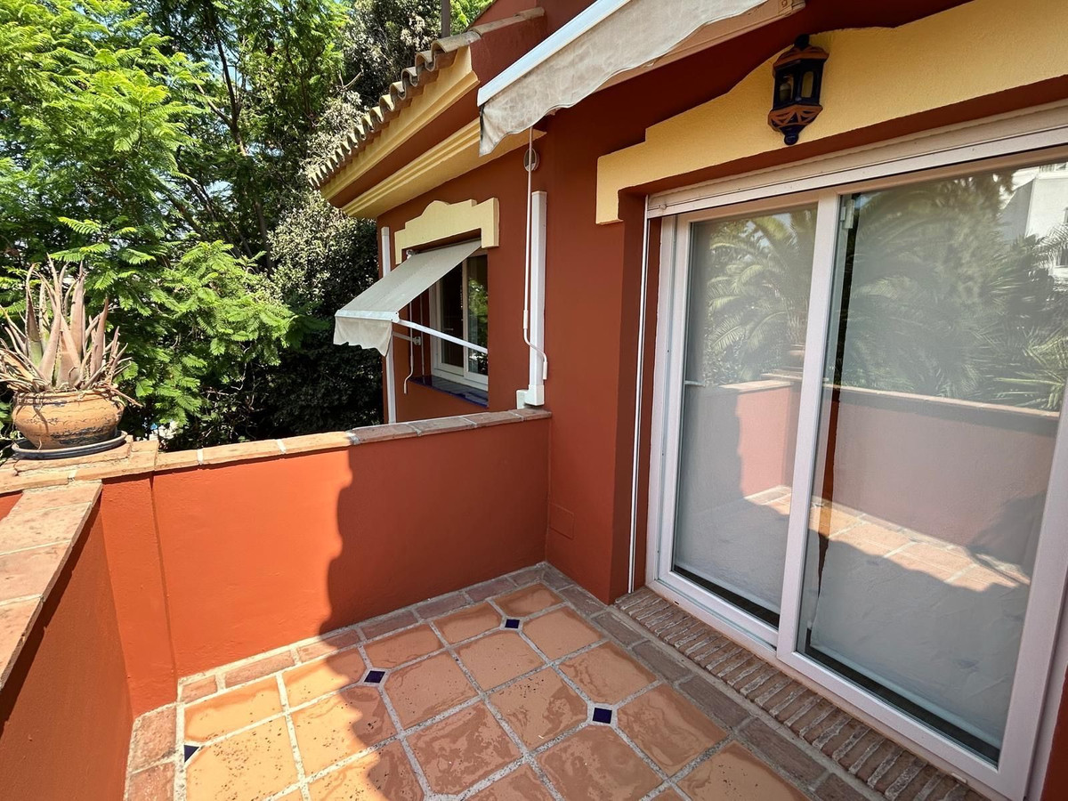 4 Bed Townhouse for sale in Benahavís Costa Del Sol, Málaga, Spain