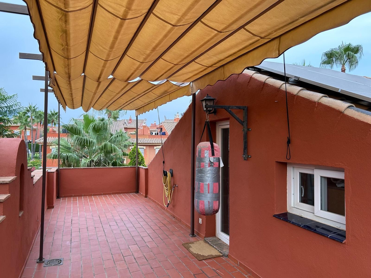 4 Bed Townhouse for sale in Benahavís Costa Del Sol, Málaga, Spain