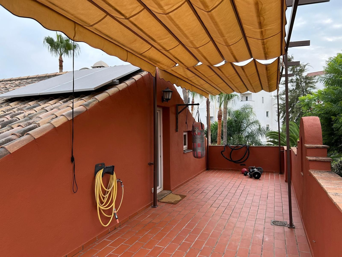4 Bed Townhouse for sale in Benahavís Costa Del Sol, Málaga, Spain